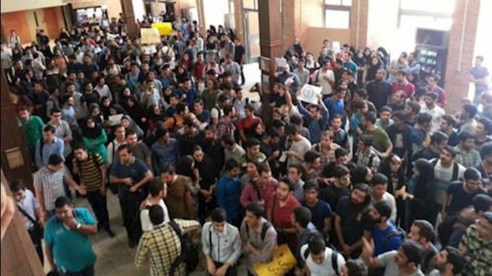 تجمع اعتراضی دنشجویان دانشگاه شریف