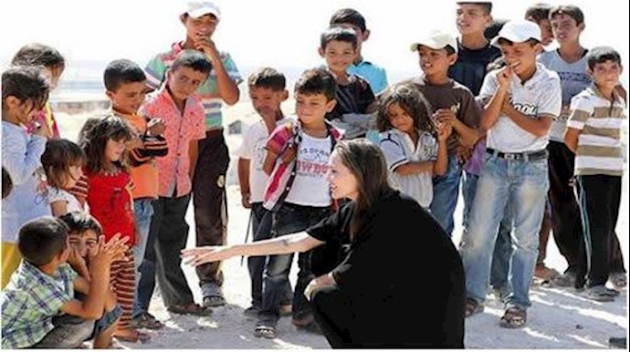 دیدار آنجلینا جولی سفیر کمیساریای عالی پناهندگان از اردوگاه پناهندگان سوری در اردن
