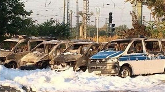 به آتش کشیده شدن خودروهای پلیس در آلمان توسط افراد ناشناس