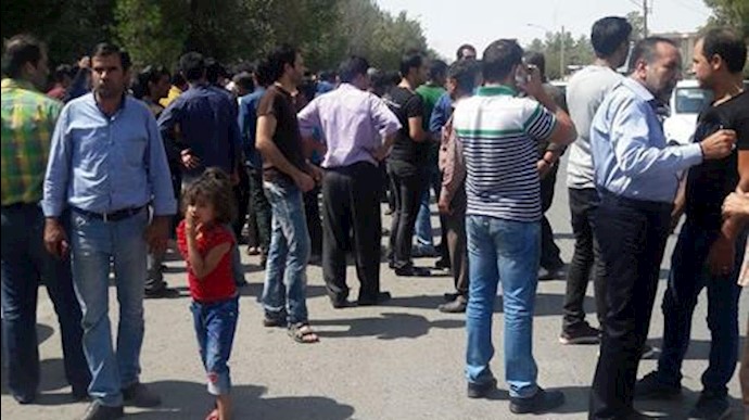  تجمع کارگران کارخانه گلناز در سومین روز