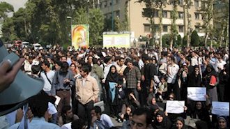 تجمع اعتراضی در کوی دانشگاه تهران - آرشیو