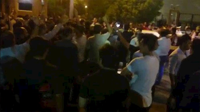 تظاهرات بیش از هزار نفر از غارت‌شدگان در اهواز