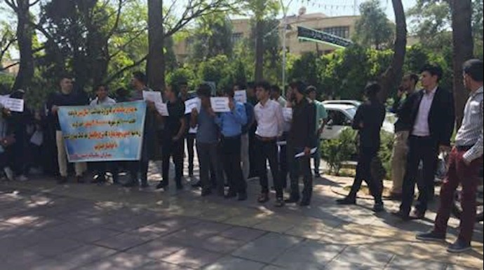 تجمع اعتراضی بهیاران استان فارس در شیراز