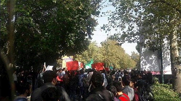 تجمع اعتراضی دانشجویان در دانشگاه تهران