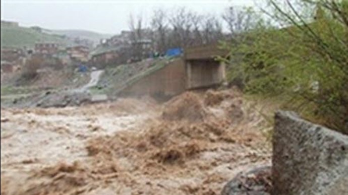 سیل و رعد و برق سه قربانی بر جای گذاشت