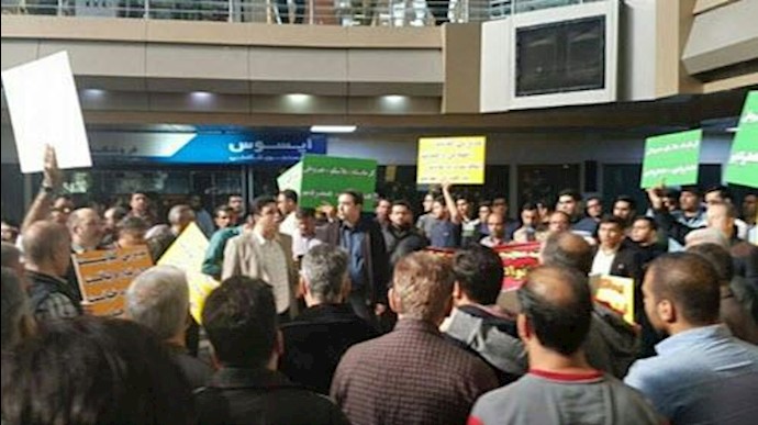 تجمع اعتراضی کسبه ساختمان پلاسکو