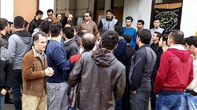 تجمع اعتراضی کارگران ایران پوپلین رشت
