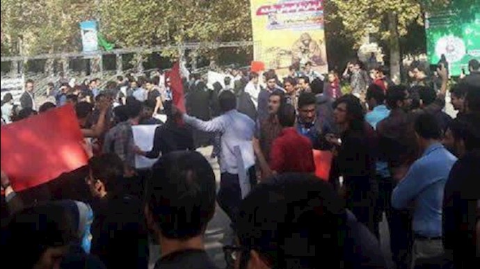 تجمع اعتراضی دانشجویان دانشگاه تهران علیه سیاستهای آموزشی 