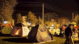 تجمع اعتراضی زلزله‌زدگان در کوزران کرمانشاه