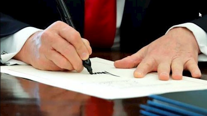 ترامپ لوایح مالیات و هزینه‌های دولتی را امضا کرد