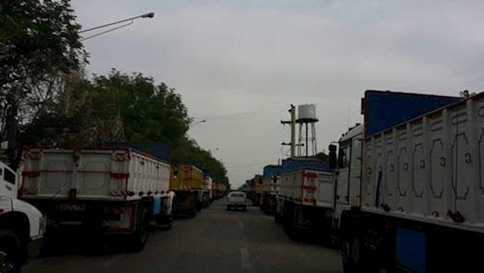 تجمع اعتراضی کامیونداران در دزفول