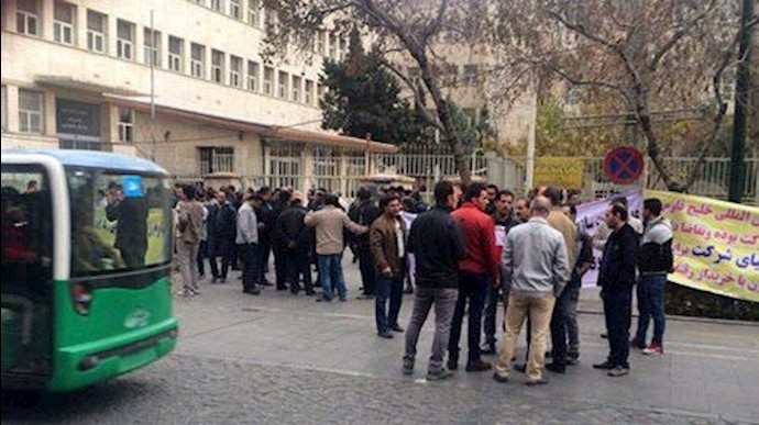 تجمع اعتراضی کارگران حمل و نقل خلیج فارس