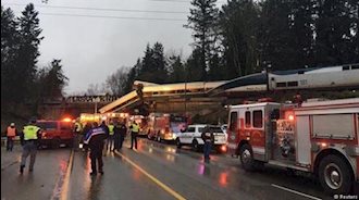 سقوط قطار از روی پلی در آمریکا