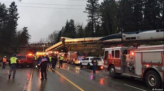 سقوط قطار از روی پلی در آمریکا