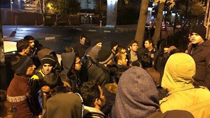 استمرار اعتراض دانشجویان صنعت صنعت در تهران و آبادان