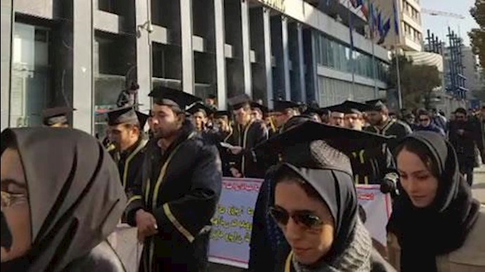 دانش آموختگان و فارغ‌التحصیلان دانشگاه صنعت نفت در تهران