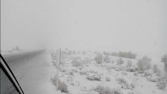 بارش برف در اردبیل باعث قطع راهها و جاده های روستایی شد 