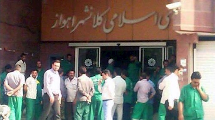 تجمع اعتراضی کارگران شهرداری اهواز برای دومین روز