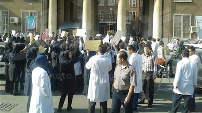تجمع اعتراضی پرستاران بیمارستان موسوم به خمینی