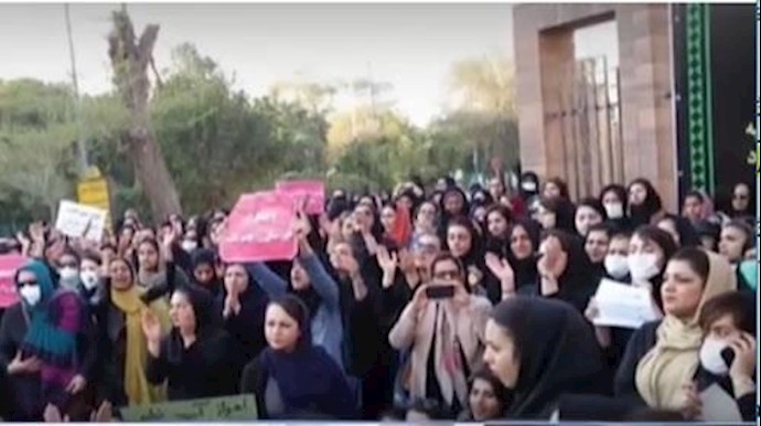 تجمع اعتراضی گسترده مردم اهواز همزمان با سفر آخوند روحانی به این شهر