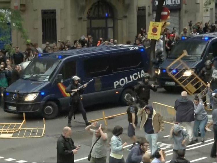 درگیری پلیس ضدشورش در کاتالونیا