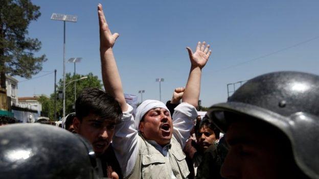 درگیری معترضان با پلیس در افغانستان ۷نفر کشته و بیش از ۲۰تن مجروح شدند