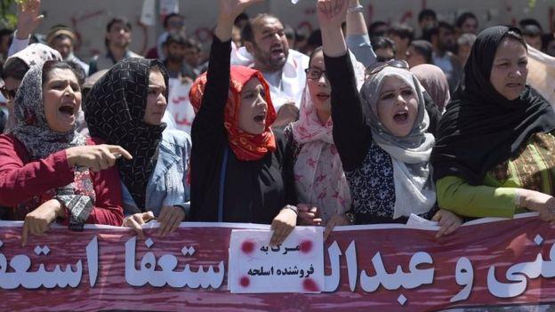 درگیری معترضان با پلیس در افغانستان ۷نفر کشته و بیش از ۲۰تن مجروح شدند