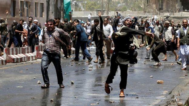 درگیری معترضان با پلیس در افغانستان ۷نفر کشته و بیش از ۲۰تن مجروح شدند درگیری معترضان با پلیس در افغانستان ۷نفر کشته و بیش از ۲۰تن مجروح شدند