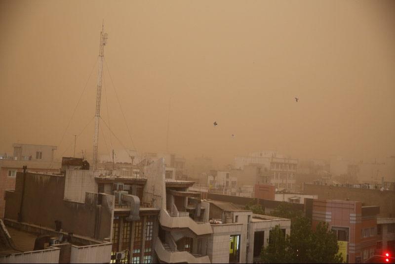 تصویری از گرد و خاک در تهران