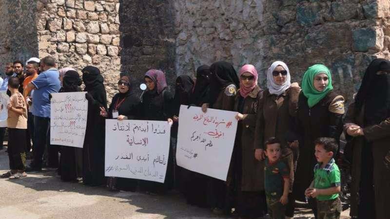 تظاهرات در محکومیت کشتن ۷تن از نیروهای دفاع مدنی در شهرهای سوریه 