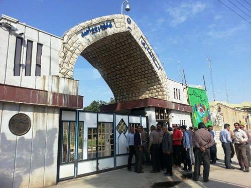 تجمع اعتراضی سیل زدگان بیدسردره و گنجگون بویراحمد نسبت به عدم امدادرسانی مقابل استانداری