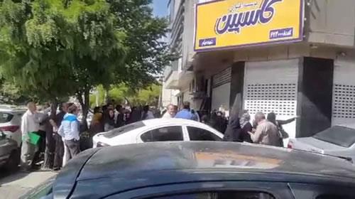 تجمع اعتراضی غارت شدگان کاسپین در رشت تجمع اعتراضی غارت شدگان کاسپین در رشت