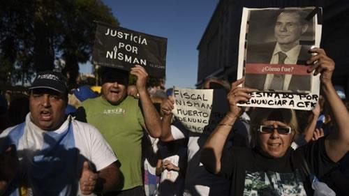 تظاهرات مردم آرژانتین برای محاکمه قاتلان قاضی شهید آلبرتو نیسمن