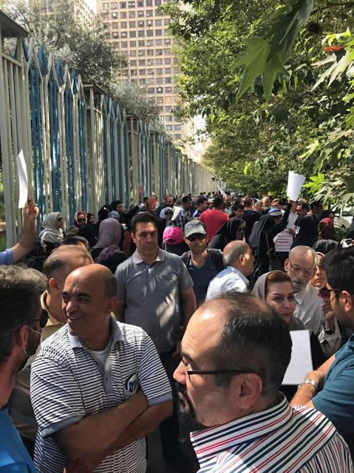 تجمع اعتراضی غارتشدگان کاسپین مقابل قوه قضاییه رژیم در تهران تجمع اعتراضی غارتشدگان کاسپین مقابل قوه قضاییه رژیم در تهران
