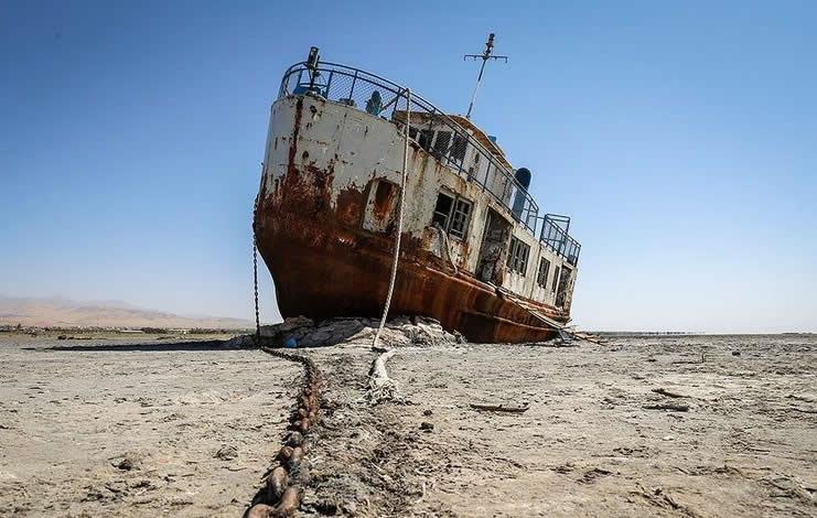 تصویری از خشک شدن دریاچه ارومیه