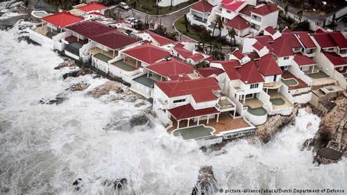 توفان عظیم «ماریا» خسارات عظیمی به جزیره دومینیکا در دریای کارائیب وارد کرده 