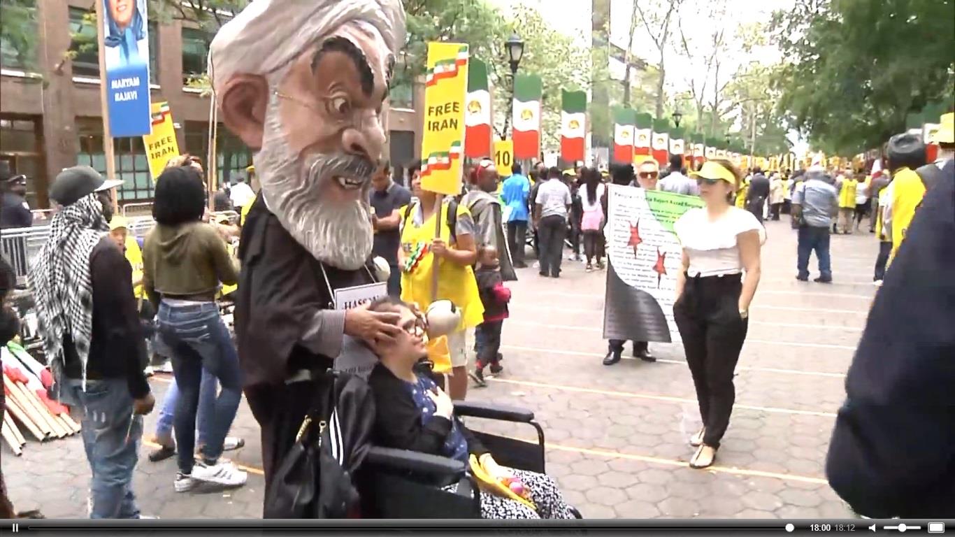 تظاهرات ایرانیان آزاده و اشرف‌نشانها علیه حضور آخوند روحانی در نیویورک 