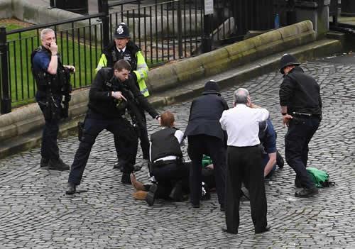 پلیس انگلستان در حال خنثی سازی یک عمل تروریستی 
