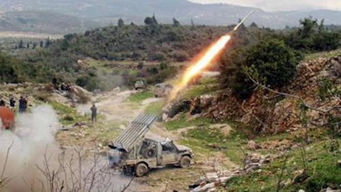 توپخانه رزمندگان در ساحل سوریه پاسخ جنایتهای اسد را می‌دهد-آرشیو