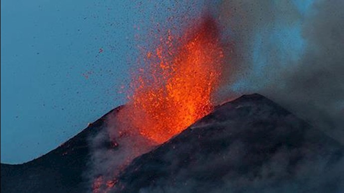 فوران کوه آتشفشان اتنا در ایتالیا
