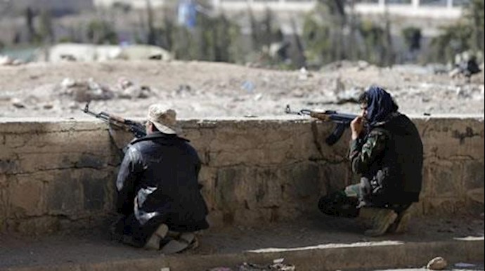 نیروی مقاومت مردمی یمن در حال شلیک و درگیری 