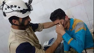 یک شهروند مجروح سوری در نتیجه بمباران شیمیایی و یکی از نیروهای دفاع مدنی 
