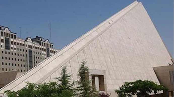 تجمع اعتراضی بازنشستگان  تجمع اعتراضی فارغ‌التحصیلان دانشگاهی در مقابل مجلس ارتجاع