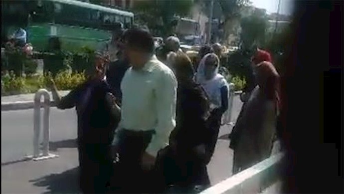 تجمع اعتراضی فرهنگیان در تهران به‌مناسبت روز معلم