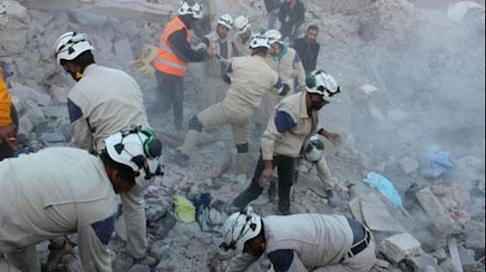 پرسنل فداکار دفاع مدنی سوریه در حال بیرون کشیدن شهروندان سوری از زیر آوار