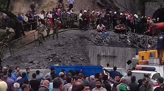 خانواده هاي كارگران معدن يورت به اعتراض در محل معدن ميپردازند