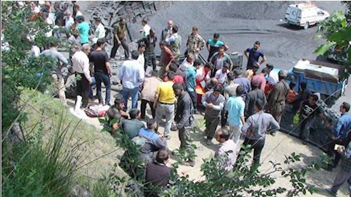 بیرون کشیدن اجساد کارگران معدن آذرشهر ادامه دارد 