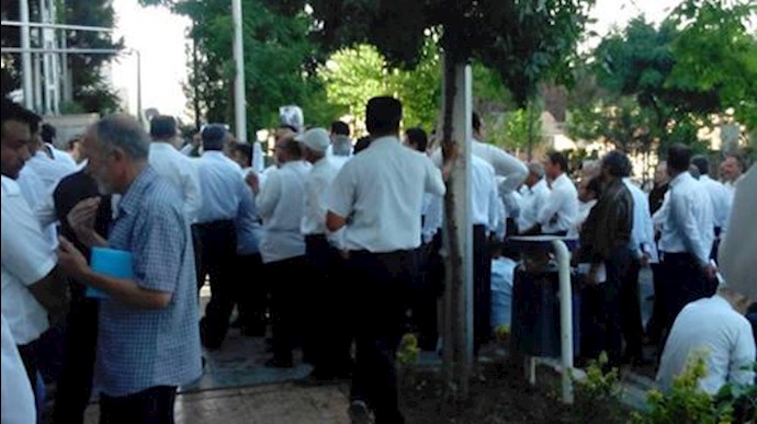 تجمع تاکسیرانان فرودگاهی در تهران