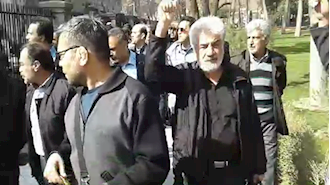 تجمع اعتراضی رانندگان و کارگران شرکت واحد در تهران 