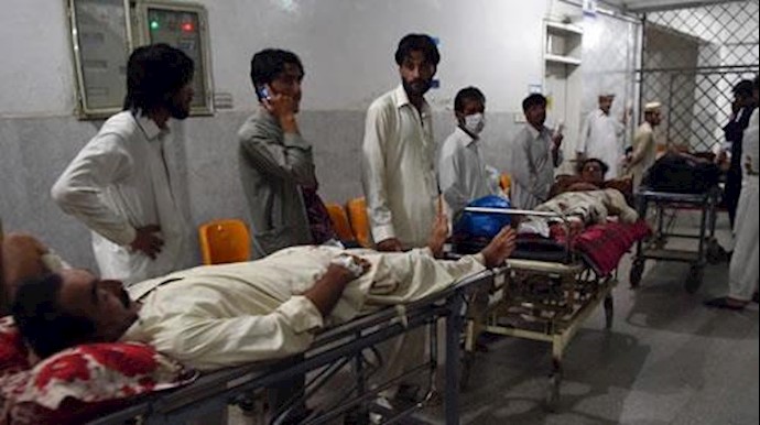 مجروحین تحت درمان یک حادثه تروریستی در پیشاور پاکستان در روز ۲تیر 